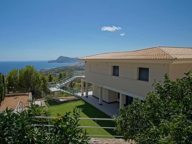 Situada en la Sierra de Altea, esta impresionante villa mode. 680m² Altea
