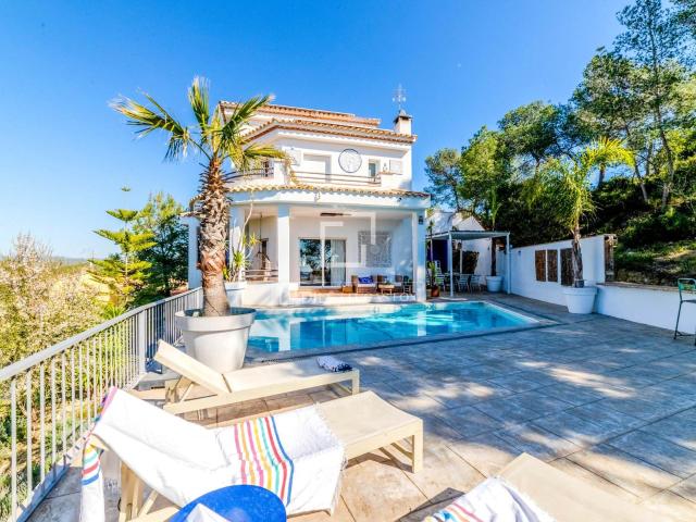 Situada en la tranquila zona residencial de Can Pere de la P. 290m² Sant Pere de Ribes