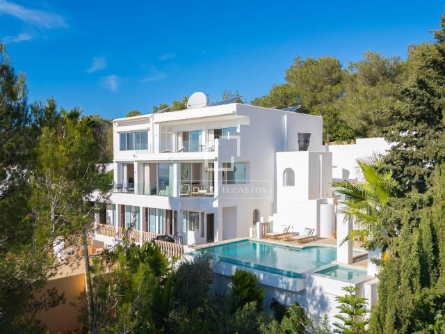 Situada en lo más alto de Can Furnet, uno de los barrios más. 311m² Can Escandell