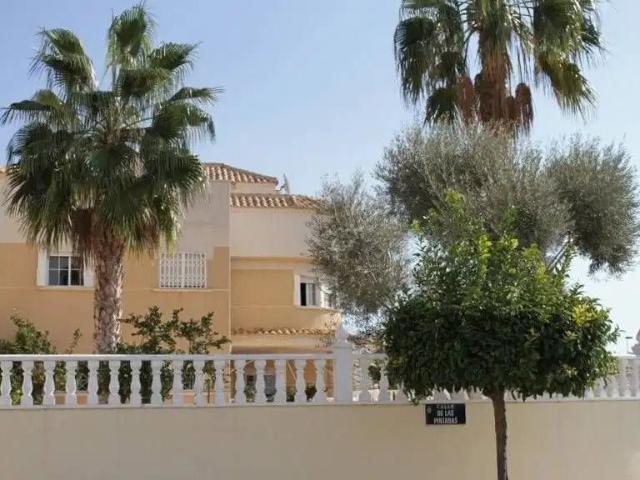 Situada en una zona privilegiada de Torrevieja, esta villa i. 338m² La Siesta
