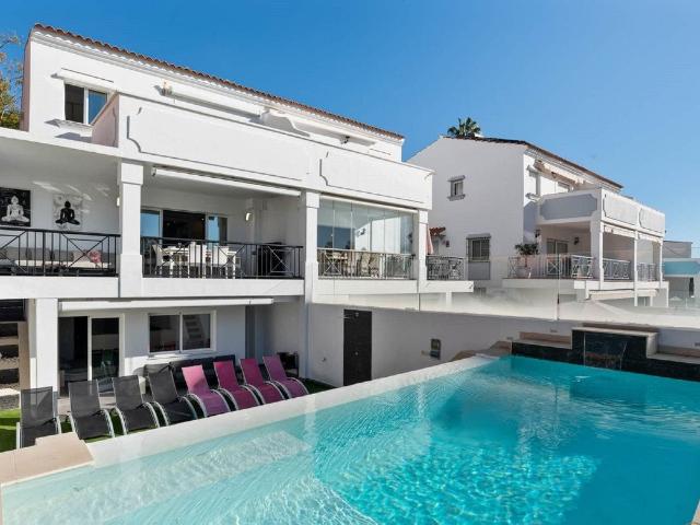 Situada en una exclusiva y tranquila calle sin salidas en Ar. 358m² Marbella