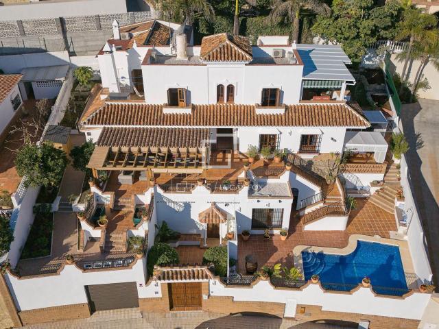Situada en una prestigiosa y consolidada zona residencial de. 699m² Torre del Mar
