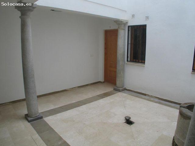 Situado muy próximo al Corte Inglés San Antón centro zona. 1 dormitorio. 1 baño. Amueblado