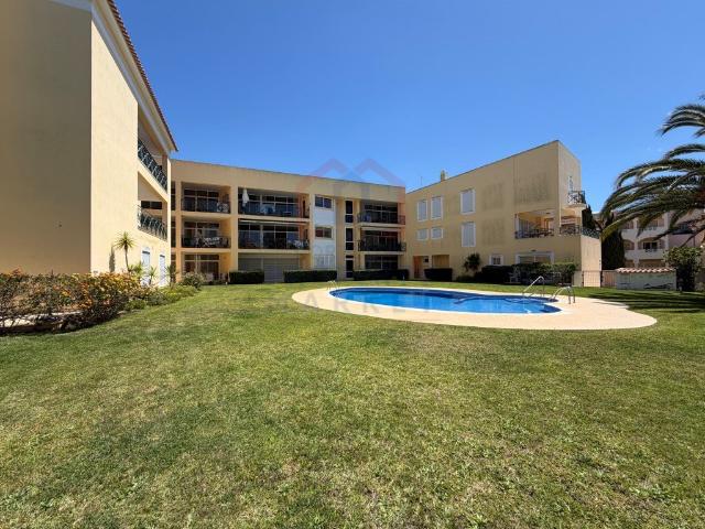 Situado no prestigiado Millennium Golf, este apartamento de. 0m² Quarteira