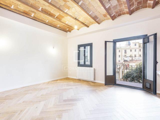 Situado cerca de la Vía Laietana, este vivienda destaca por. 108m² Barcelona