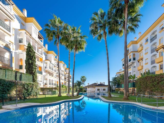 Situado dentro de una consolidada comunidad cerrada en la pr. 120m² Marbella