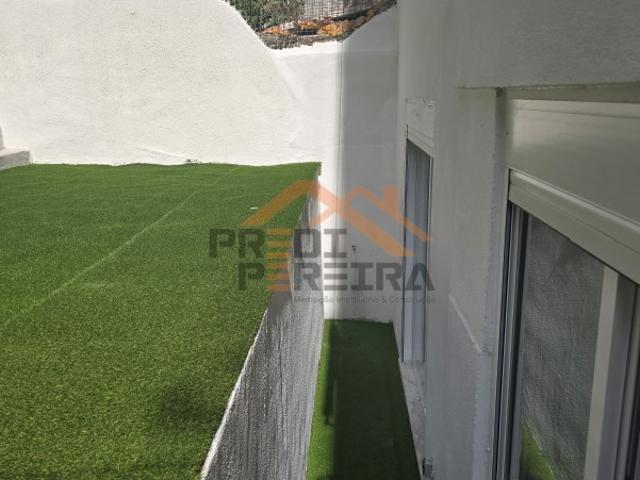 Situado em Sacavém, apartamento T1+1, totalmente remodelado
