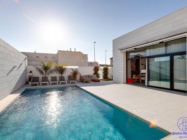 Situado en Alicante, Triton Mar Baltico ofrece una colección. 151m² Pilar de la Horadada
