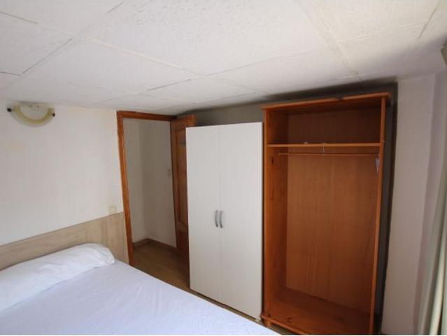 Situado en calle Elvira Albayzín bajo zona. Dúplex. 1 dormitorio. Salón. Cocina. Baño. Patio comun