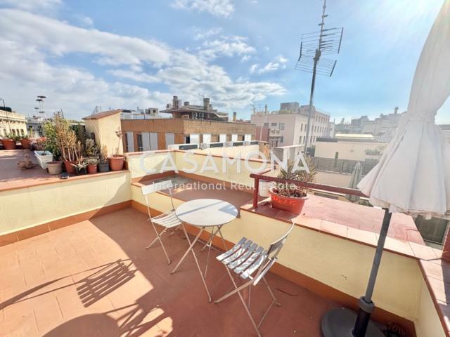 Situado en el corazón de El Born, este encantador dúplex ofr. 70m² Barcelona