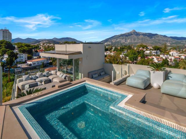 Situado en el corazón de la codiciada Nueva Andalucía de Mar. 264m² Marbella