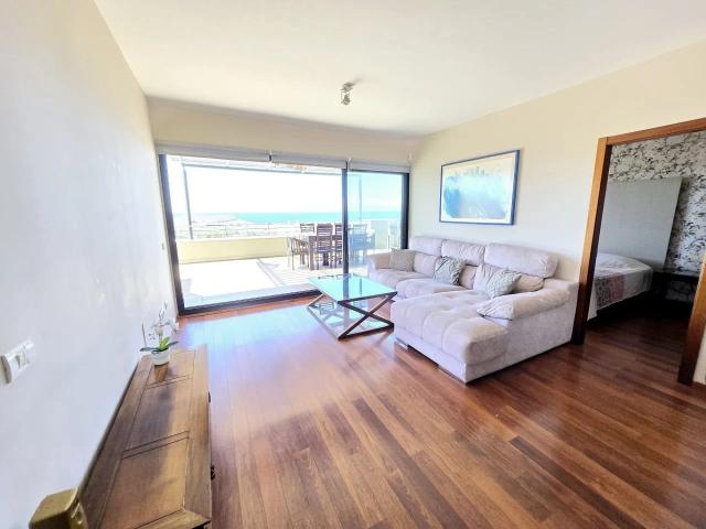 Situado en la prestigiosa zona alta de La Caldera, en Teneri. 200m² Costa del Silencio