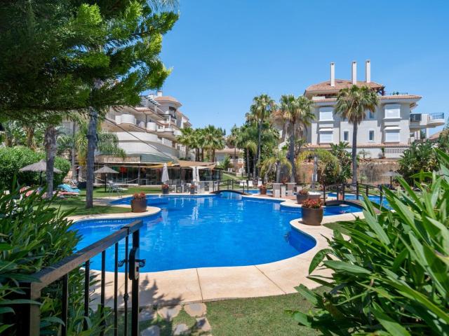Situado en la última planta del prestigioso Aloha Hill Club. 129m² Marbella
