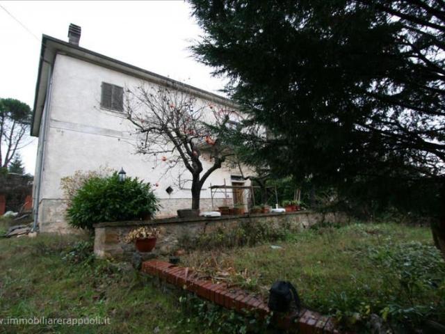 Situata nel cuore di Sinalunga, questa affascinante casa sin. 0m² Sinalunga