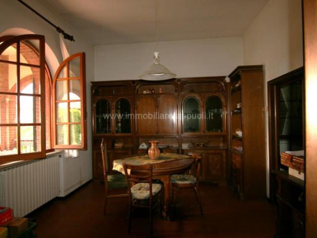 Situata a Sinalunga, affascinante villa bifamiliare di 490 m. 490m² Sinalunga