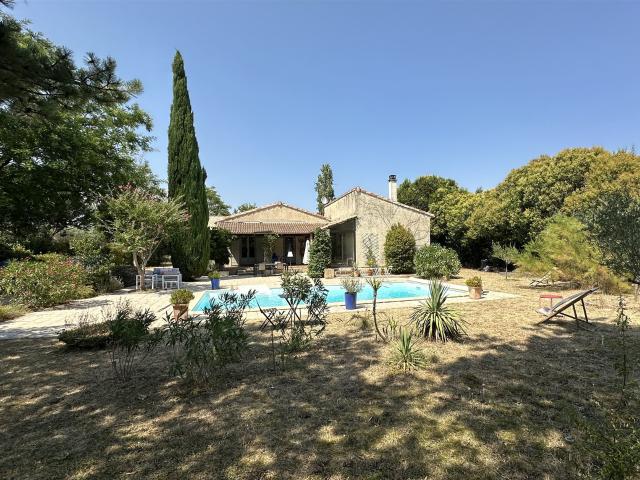 Situation exceptionnelle. Maison de 156 m² avec piscine et g. 150m² Uzès