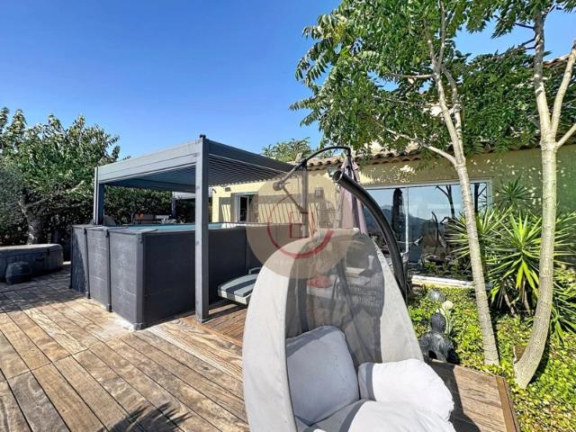 SITUATION IDEALE! VUE MER ET COMMERCES A PIED