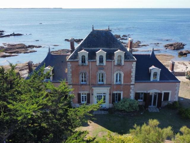 Situation unique et exceptionnelle pour cette demeure de fam. 231m² Nantes