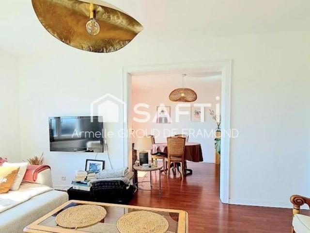 Situé à Mulhouse 68100, charmant appartement lumineux et traversant de 77m2 avec ascenseur, 3 pièces, vue dégagée, 10 mn à pied de la gare