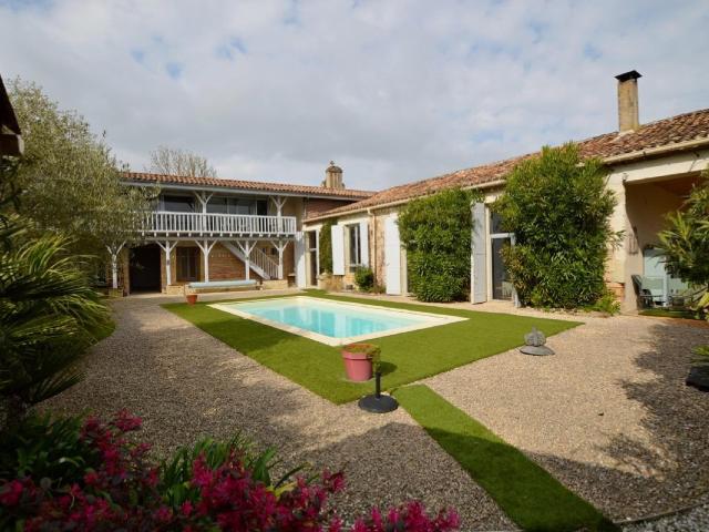 Situé à seulement 15 mins de marmande, découvrez cet ancien. 226m² Marmande
