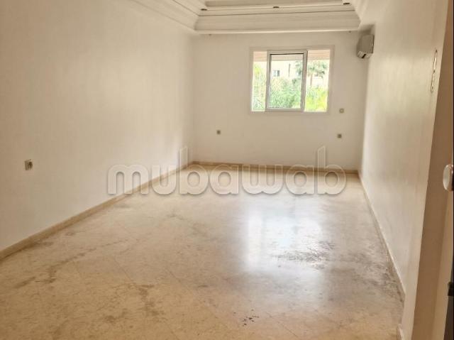 Situe a 7mn du parc dans une residence avec piscin