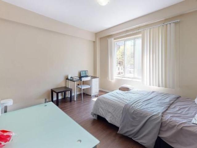 Situé au cœur du Ghetto McGill, super studio loft rénové