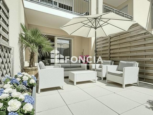 Situé au coeur de Deauville, bel appartement de 43.48 m2 Carrez avec une terrasse de 22 m2 et box