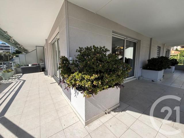 Situé dans le quartier recherché de Grande Bretagne, Votre a. 81m² Le Cannet