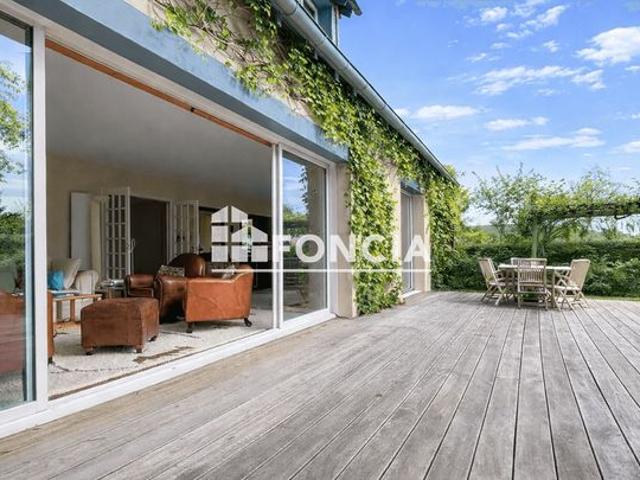 Située à 5 minutes de Deauville, propriété à vendre avec jardin