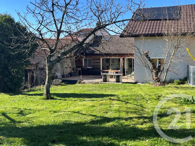 Située à trois minutes à pied de la gare de Machilly,au cœur. 92m² Machilly