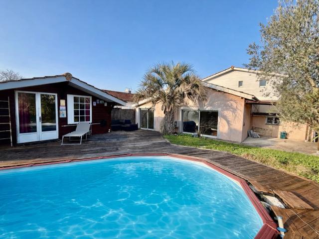 Située à Ambarès et Lagrave, maison familiale de 155 m2 155m² Ambarès et Lagrave