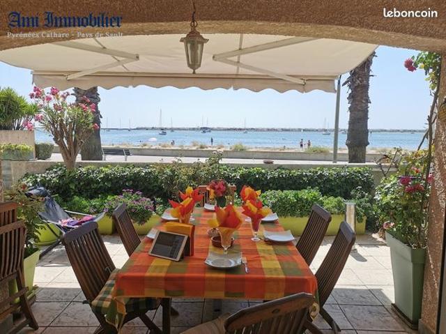 Située dans un cadre privilégié cette charmante maison en front de mer. Emplacement rare