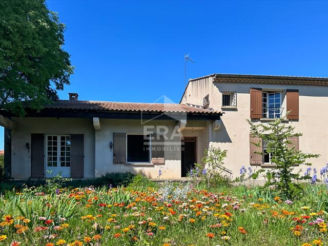 Située dans un quartier calme et recherché de Châteaurenard, 173m² Châteaurenard