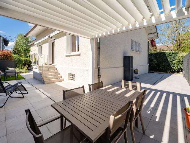 Située dans un quartier résidentiel prisé d’Annecy, à seulem. 190m² Annecy