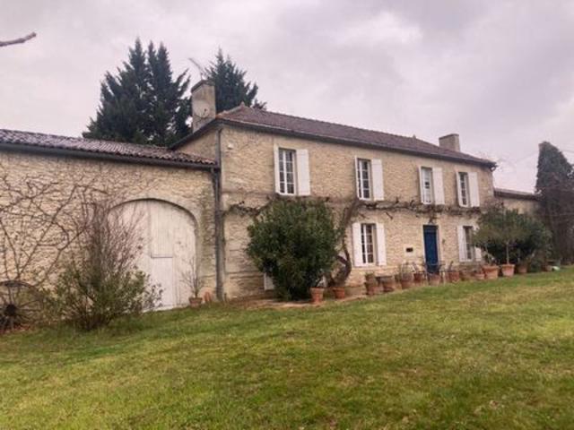 Située entre Monségur et Sauveterre de Guyenne, vo
