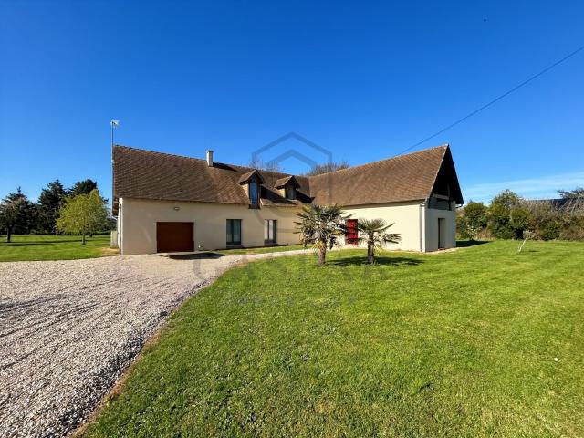 Située sur la commune de Fidelaire, à 10min de Conches en Ou. 199m² Le fidelaire