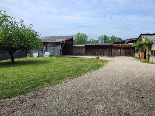 Site d'activité ateliers, bureaux, stationnement et stockage