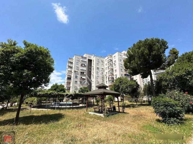 Site İçerisinde Cadde Üzeri Tramvay Dibi Satılık 3+1