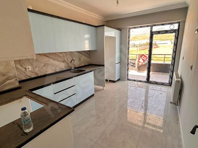 Site içerisinde satılık Develi manzaralı daire