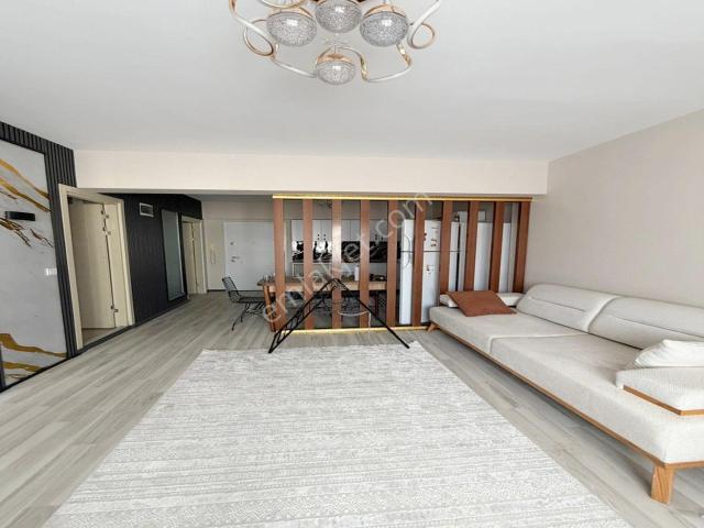 Site İçi 2+1 Yeni Eşyalı Ana Cadde Üzeri Metrobüse Yakın Daire
