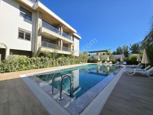 Site İçi Havuz Cepheli Şık Satılık 2+1 Daire