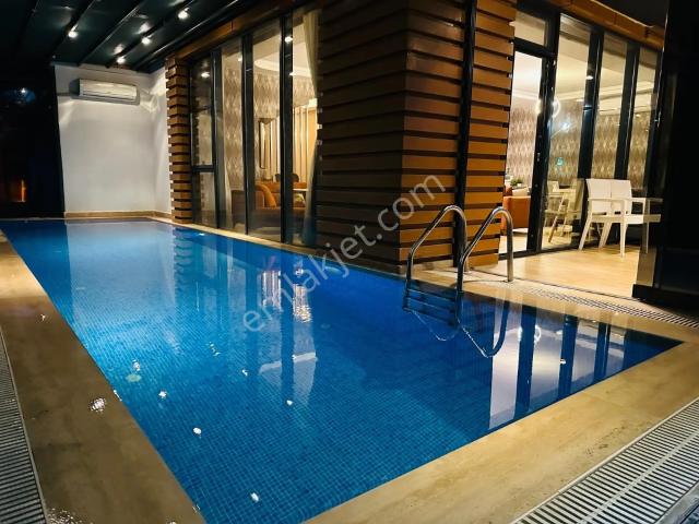 Site İçi / Kırkpınar'da Merkezi Konum, Müstakil Havuzlu Villa