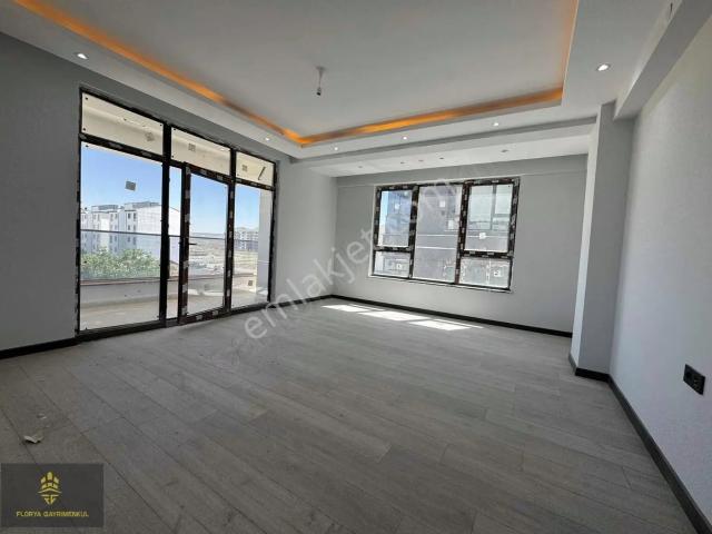 Site İçi Özel Garajlı Ebeveny Banyolu 3+1