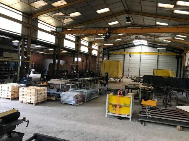 Site industriel à vendre Gargas Pont roulant inclus