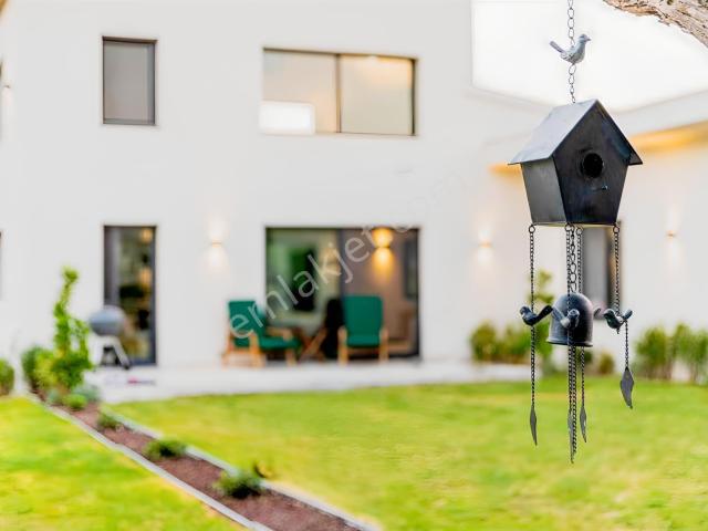 Sitede, Tek Katlı Konfor Ve Bir Dönüm İçinde Müstakil Yaşam
