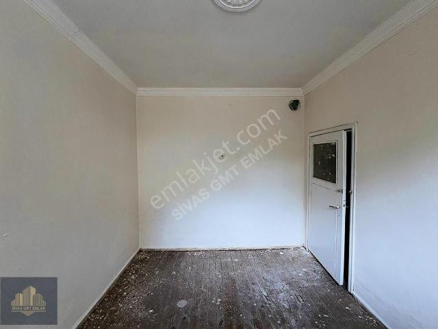 Sivas Gmt Emlak'tan Mevlana Çayyurt Satlık Kelepir2+1 Bodrum Kat