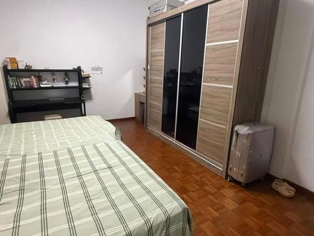 Sixth Avenue D10, Semi