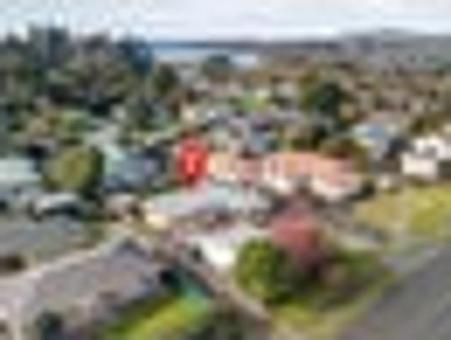 Sixties Charm on Flat, Established, Site