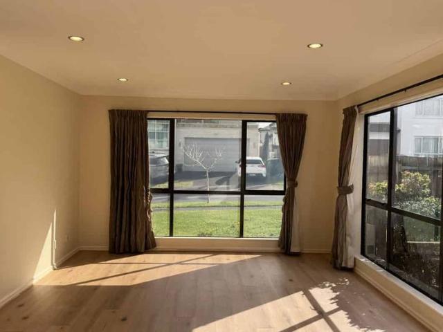 Six Bedroom Home with Two Living Areas in Flat Bush