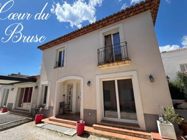 Six Fours le Brusc, maison de village à 100 m du port